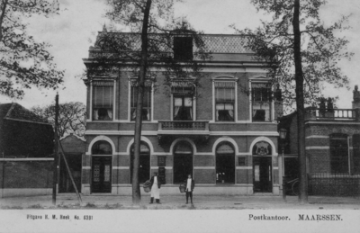 6700 Gezicht op het postkantoor aan de Raadhuisstraat te Maarssen uit het oosten.